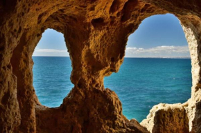 Cozy Carvoeiro HOME w/ Sea View & Private Access to Beach, Lagoa